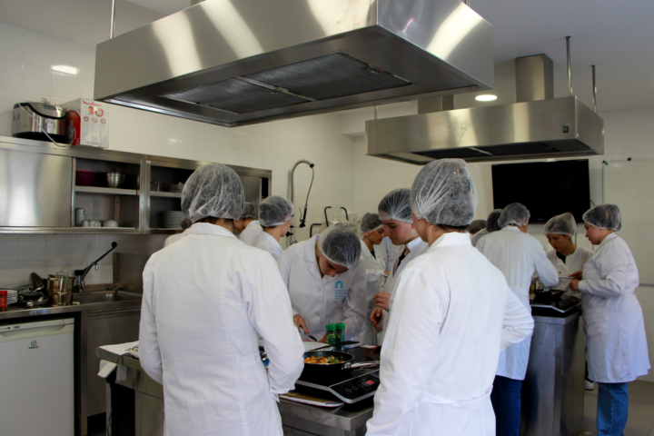 Inauguração: cozinha laboratorial de Dietética e Nutrição