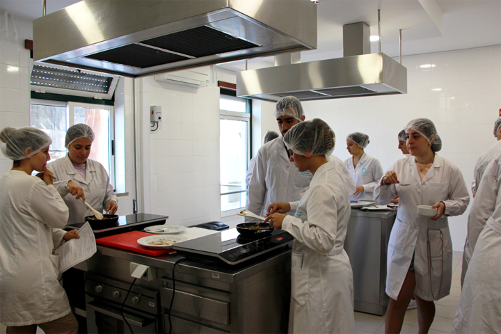 ESTeSC-IPC inaugura cozinha laboratorial