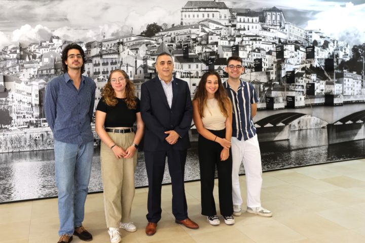 Recém-diplomados da ESTeSC-IPC iniciam mobilidade profissional no Oman International Hospital